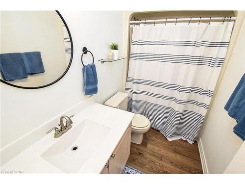 199 Lakewood Avenue, Crystal Beach, ON - Indoor Photo Showing Bathroom