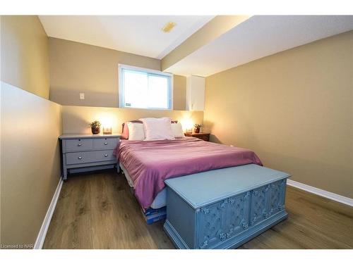 199 Lakewood Avenue, Crystal Beach, ON - Indoor Photo Showing Bedroom