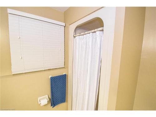 199 Lakewood Avenue, Crystal Beach, ON - Indoor Photo Showing Other Room