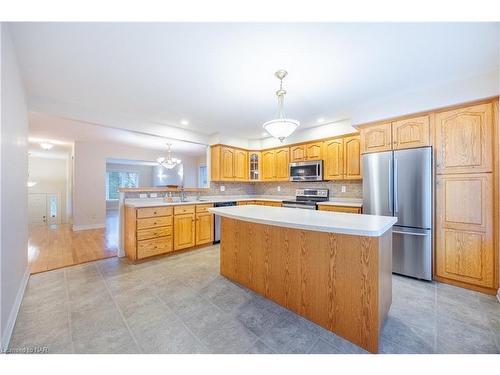 65 Arbour Glen Drive, St. Catharines, ON - Indoor Photo Showing Kitchen