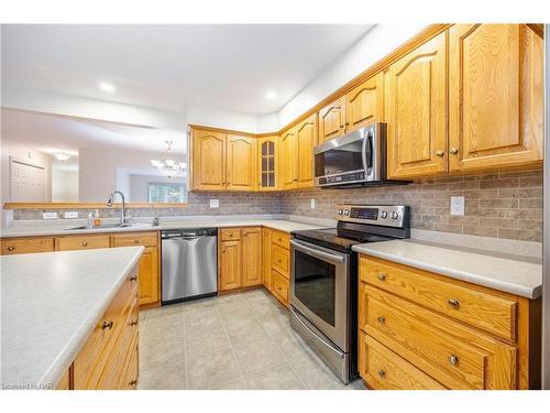 65 Arbour Glen Drive, St. Catharines, ON - Indoor Photo Showing Kitchen With Double Sink