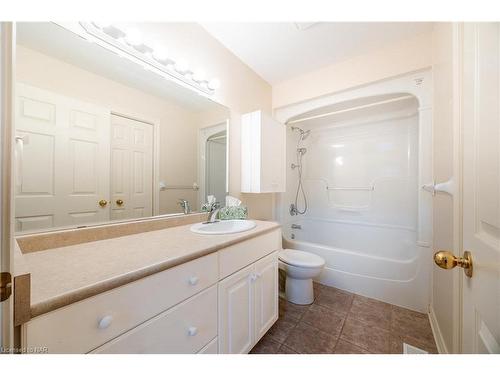 65 Arbour Glen Drive, St. Catharines, ON - Indoor Photo Showing Bathroom