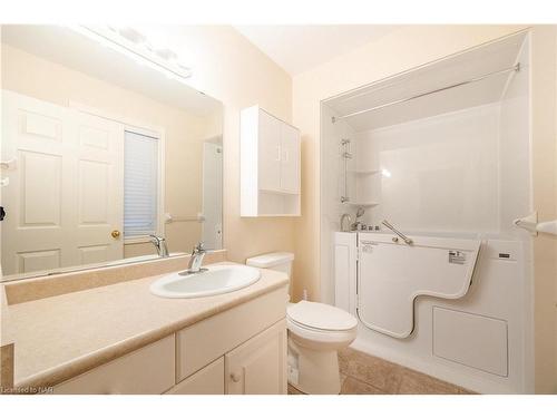 65 Arbour Glen Drive, St. Catharines, ON - Indoor Photo Showing Bathroom