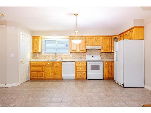 65 Arbour Glen Drive, St. Catharines, ON - Indoor Photo Showing Kitchen