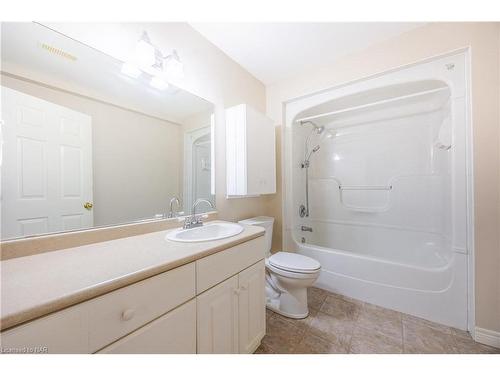 65 Arbour Glen Drive, St. Catharines, ON - Indoor Photo Showing Bathroom