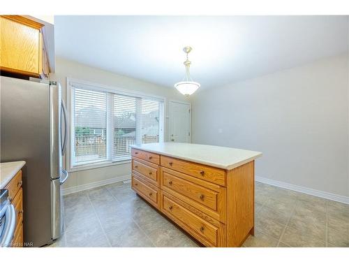 65 Arbour Glen Drive, St. Catharines, ON - Indoor Photo Showing Kitchen