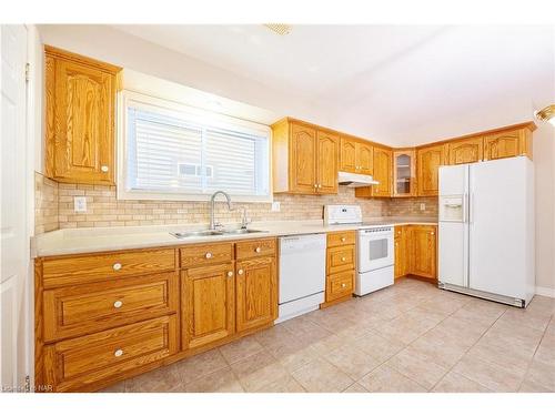 65 Arbour Glen Drive, St. Catharines, ON - Indoor Photo Showing Kitchen With Double Sink