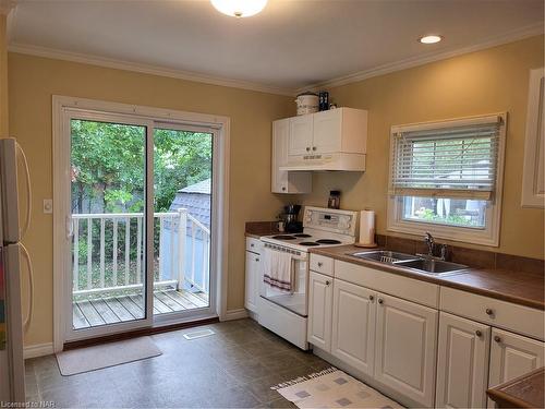 3829 Brunswick Avenue, Crystal Beach, ON - Indoor Photo Showing Kitchen With Double Sink