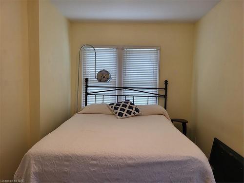 3829 Brunswick Avenue, Crystal Beach, ON - Indoor Photo Showing Bedroom