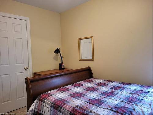 3829 Brunswick Avenue, Crystal Beach, ON - Indoor Photo Showing Bedroom