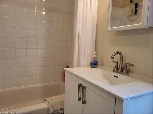 3829 Brunswick Avenue, Crystal Beach, ON - Indoor Photo Showing Bathroom