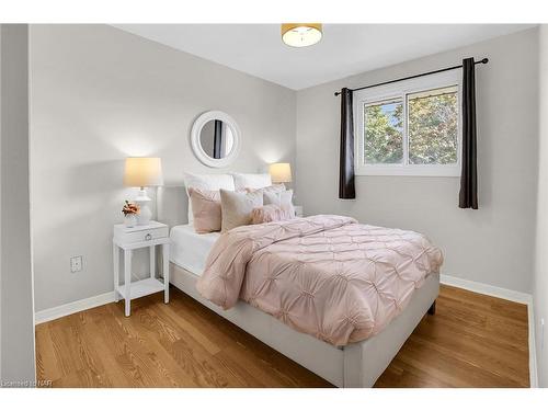 20 Manley Crescent, Thorold, ON - Indoor Photo Showing Bedroom