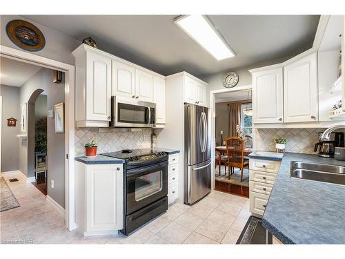 14 Cascade Court, St. Catharines, ON - Indoor Photo Showing Kitchen With Double Sink