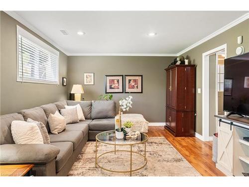 14 Cascade Court, St. Catharines, ON - Indoor Photo Showing Living Room