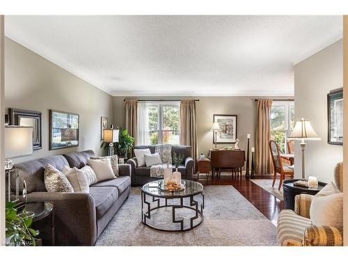 14 Cascade Court, St. Catharines, ON - Indoor Photo Showing Living Room