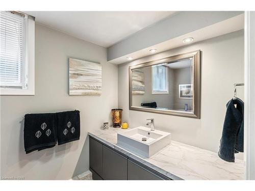 14 Cascade Court, St. Catharines, ON - Indoor Photo Showing Bathroom