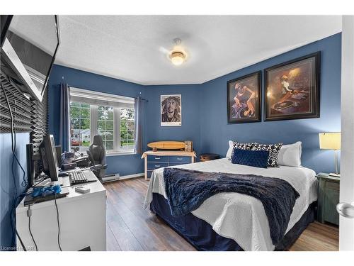 103-5753 Morrison Street, Niagara Falls, ON - Indoor Photo Showing Bedroom