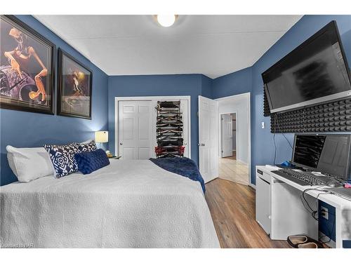 103-5753 Morrison Street, Niagara Falls, ON - Indoor Photo Showing Bedroom