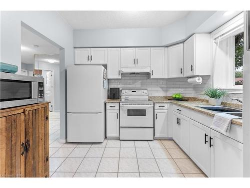 103-5753 Morrison Street, Niagara Falls, ON - Indoor Photo Showing Kitchen