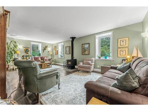 1562 Ridge Rd, Ridgeway, ON - Indoor Photo Showing Living Room