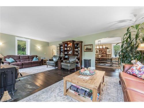 1562 Ridge Rd, Ridgeway, ON - Indoor Photo Showing Living Room