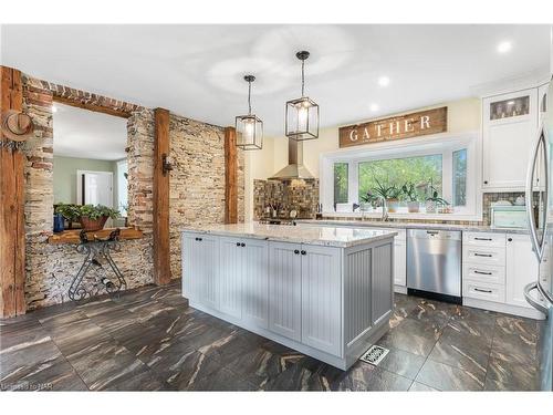 1562 Ridge Rd, Ridgeway, ON - Indoor Photo Showing Kitchen With Upgraded Kitchen