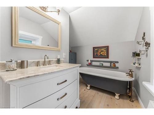 1562 Ridge Rd, Ridgeway, ON - Indoor Photo Showing Bathroom