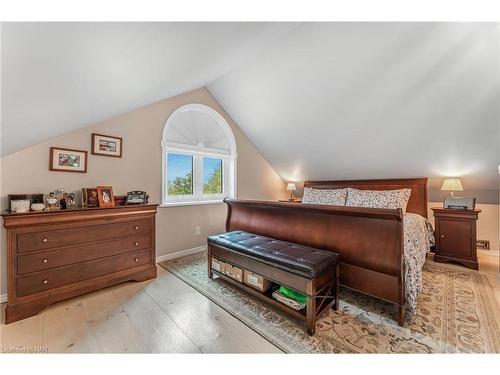 1562 Ridge Rd, Ridgeway, ON - Indoor Photo Showing Bedroom