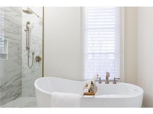 27 Arbourvale Common, St. Catharines, ON - Indoor Photo Showing Bathroom