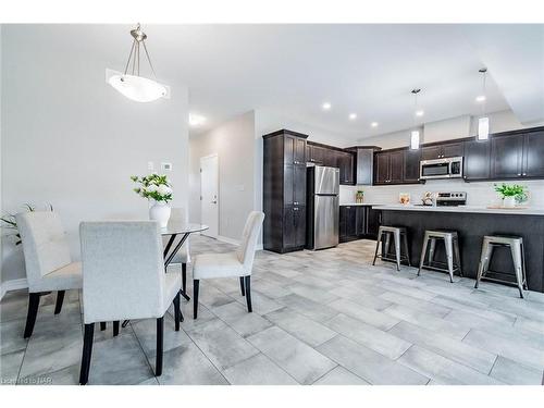 7209 Parsa Street, Niagara Falls, ON - Indoor Photo Showing Dining Room