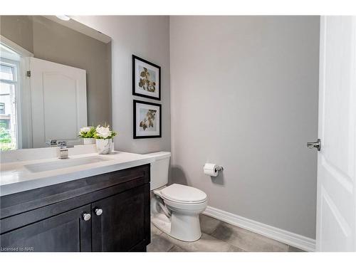 7209 Parsa Street, Niagara Falls, ON - Indoor Photo Showing Bathroom