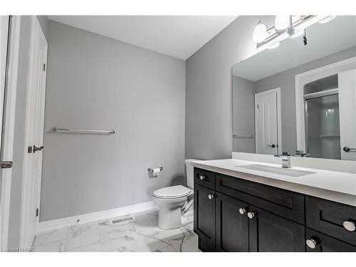 7209 Parsa Street, Niagara Falls, ON - Indoor Photo Showing Bathroom