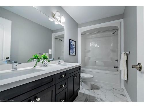 7209 Parsa Street, Niagara Falls, ON - Indoor Photo Showing Bathroom