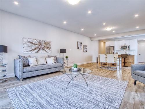 3-13 Valley Road, St. Catharines, ON - Indoor Photo Showing Living Room