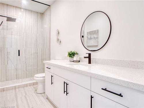 3-13 Valley Road, St. Catharines, ON - Indoor Photo Showing Bathroom