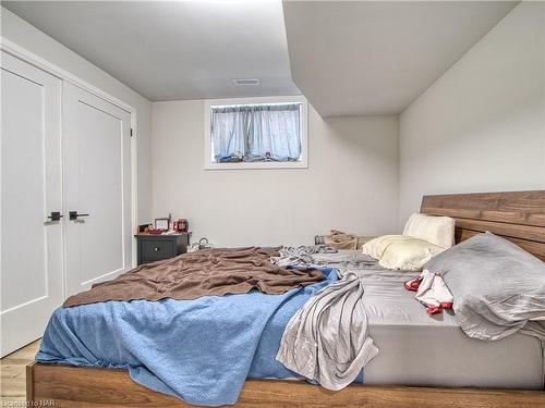 3-13 Valley Road, St. Catharines, ON - Indoor Photo Showing Bedroom