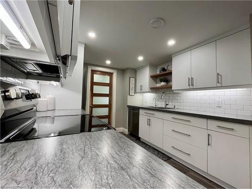 462 Grantham Avenue, St. Catharines, ON - Indoor Photo Showing Kitchen