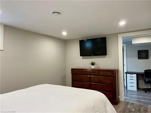 462 Grantham Avenue, St. Catharines, ON - Indoor Photo Showing Bedroom