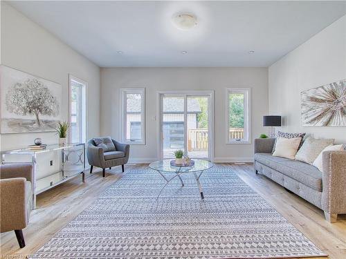 3-Upper Level-13 Valley Road, St. Catharines, ON - Indoor Photo Showing Living Room