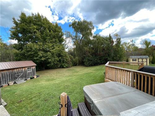 4456 Lyons Creek Road, Niagara Falls, ON - Outdoor With Deck Patio Veranda With Backyard