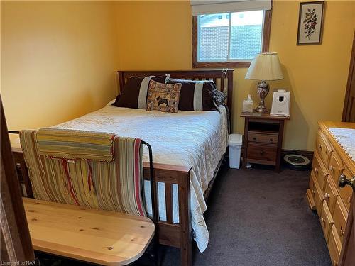 4456 Lyons Creek Road, Niagara Falls, ON - Indoor Photo Showing Bedroom