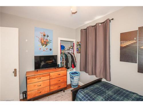 30 Rosedale Avenue, St. Catharines, ON - Indoor Photo Showing Bedroom