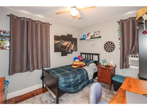 30 Rosedale Avenue, St. Catharines, ON - Indoor Photo Showing Bedroom