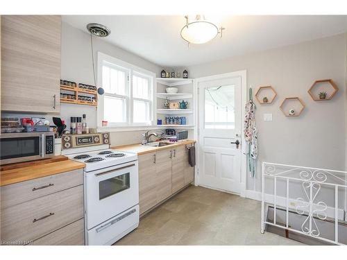 30 Rosedale Avenue, St. Catharines, ON - Indoor Photo Showing Kitchen