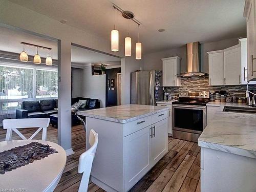 6631 Argyll Crescent, Niagara Falls, ON - Indoor Photo Showing Kitchen