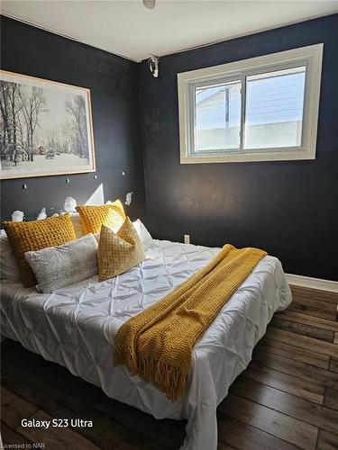 6631 Argyll Crescent, Niagara Falls, ON - Indoor Photo Showing Bedroom