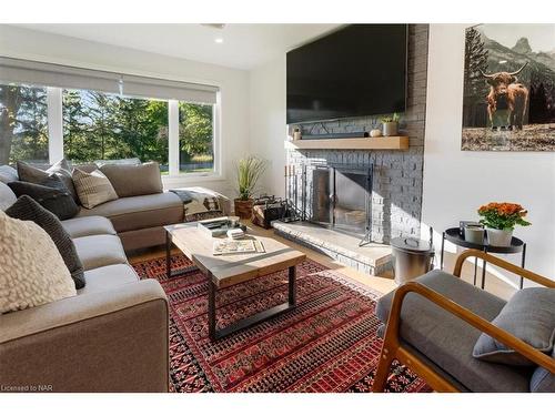 1717 Cream Street, Pelham, ON - Indoor Photo Showing Living Room With Fireplace