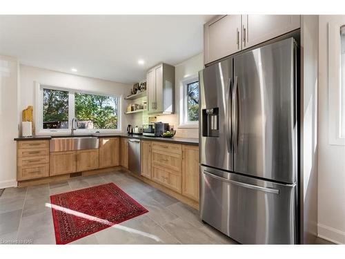 1717 Cream Street, Pelham, ON - Indoor Photo Showing Kitchen