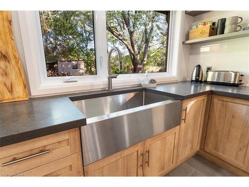 1717 Cream Street, Pelham, ON - Indoor Photo Showing Kitchen With Double Sink