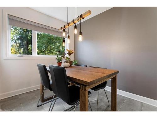 1717 Cream Street, Pelham, ON - Indoor Photo Showing Dining Room